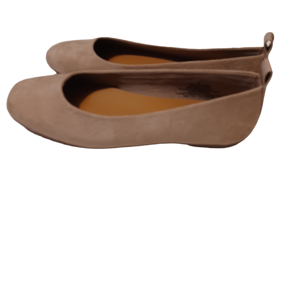 Universal thread faux suede flats size 6